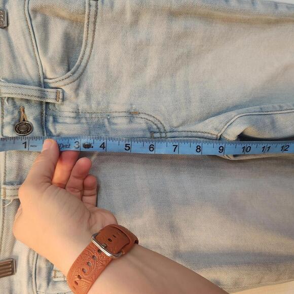 KanCan Women's Light Wash Skinny Jeans with Frayed Hem- 0/23 - Picture 6 of 9